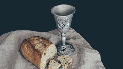 Traditional Orthodox Christmas foods differ by region but commonly feature dishes such as kutia (sweet grain pudding), borscht (beet soup), and a variety of pastries. (Unsplash) Traditional Orthodox Christmas foods differ by region but commonly feature dishes such as kutia (sweet grain pudding), borscht (beet soup), and a variety of pastries. (Unsplash)