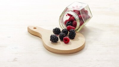 Who should have berries? Berries are excellent for Pitta and Kapha Prakriti, ideal for those aiming to lose weight and reduce oxidative stress. They also contribute to reversing the aging process of the skin. (Pexels ) Who should have berries? Berries are excellent for Pitta and Kapha Prakriti, ideal for those aiming to lose weight and reduce oxidative stress. They also contribute to reversing the aging process of the skin. (Pexels )