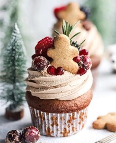 A spiced cupcake topped with a buttercream swirl and a gingerbread cookie (instgram)