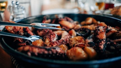 Lakshadweep offers a taste of fresh seafood and coconut-infused dishes in its tropical gastronomic haven. (Unsplash)