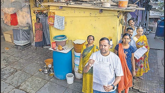 Mumbai, India - Jan. 5, 2024: Residents who've been served noticed to vacate their homes without the safeguard of alternate accommodation at Jogeshwari in Mumbai, India, on Friday, January 5, 2024. (Photo by Satish Bate/ Hindustan Times) (Hindustan Times)
