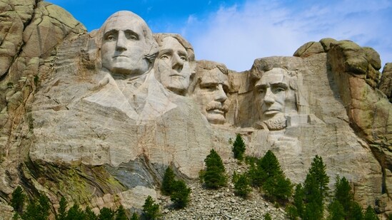 Mount Rushmore, South Dakota, USA: Mount Rushmore is a granite sculpture featuring the faces of four US presidents—Washington, Jefferson, Roosevelt, and Lincoln—carved into the mountainside.&nbsp;(Unsplash)