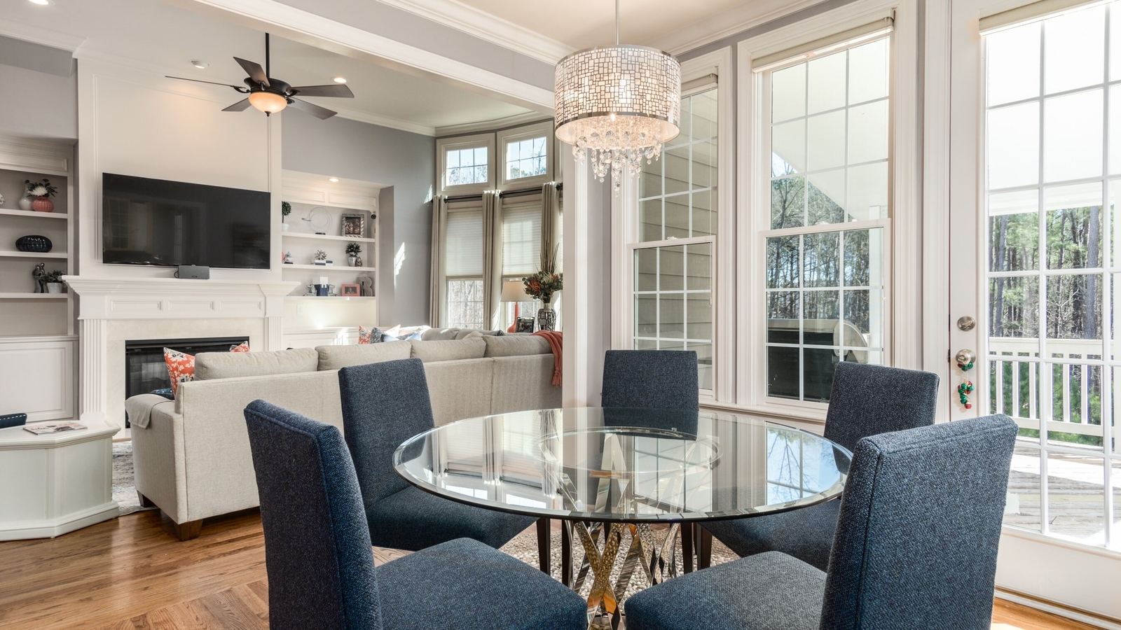 Focal point mastery: How to create striking centerpieces in each room - Vimarsana News