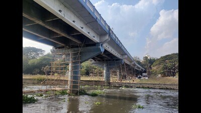 A view of Yashwantrao Chavan Bridge undergoing repairs in Pune on Sunday. (RAHUL RAUT/ HT OTO) A view of Yashwantrao Chavan Bridge undergoing repairs in Pune on Sunday. (RAHUL RAUT/ HT OTO)
