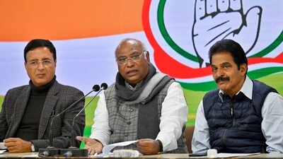 Congress President Mallikarjun Kharge with senior party leaders K.C. Venugopal and Randeep Singh Surjewala. (Hindustan Times File Photo) Congress President Mallikarjun Kharge with senior party leaders K.C. Venugopal and Randeep Singh Surjewala. (Hindustan Times File Photo)