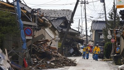 Police officers work in a quake-hit area in Suzu, Ishikawa prefecture, Japan. (AP) Police officers work in a quake-hit area in Suzu, Ishikawa prefecture, Japan. (AP)