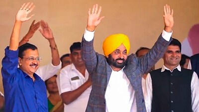 Arvind Kejriwal and Bhagwant Mann during a public meeting Gujarat's Bharuch district on Sunday. (PTI) Arvind Kejriwal and Bhagwant Mann during a public meeting Gujarat's Bharuch district on Sunday. (PTI)