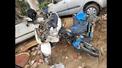 Onlookers rushed all three injured to the Dera Bassi civil hospital in an ambulance, but Jai Prakash was declared brought dead. (HT Photo)