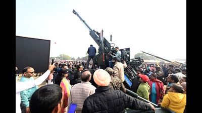 The Bofors artillery guns that proved their importance during the Kargil war that India won against Pakistan, were displayed too (Deepak Gupta/ht photo) The Bofors artillery guns that proved their importance during the Kargil war that India won against Pakistan, were displayed too (Deepak Gupta/ht photo)
