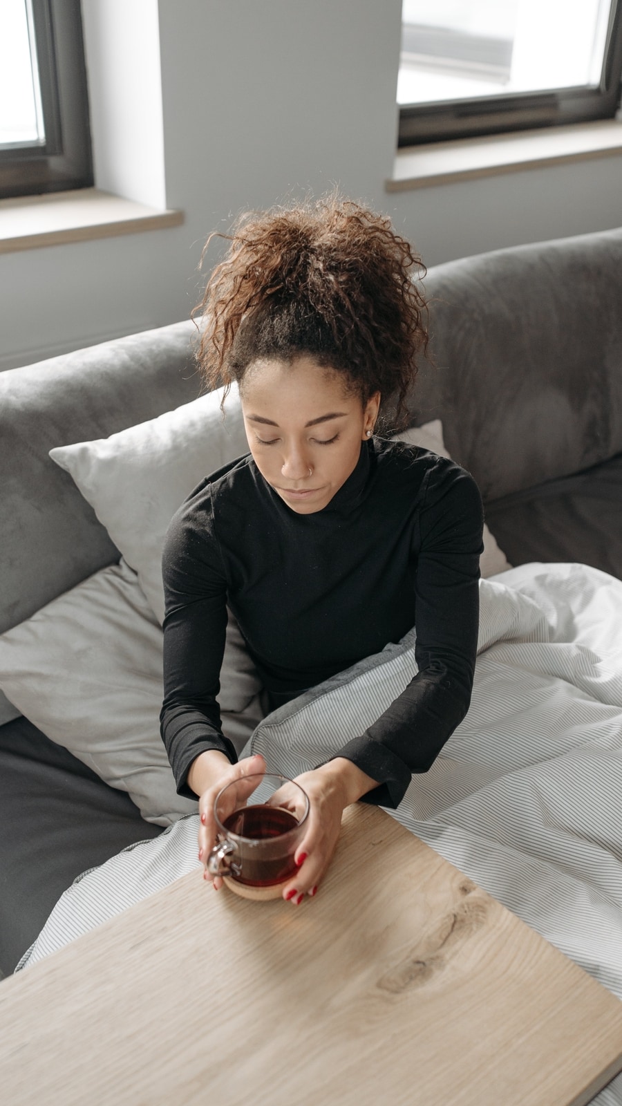 woman_drinking_coffee