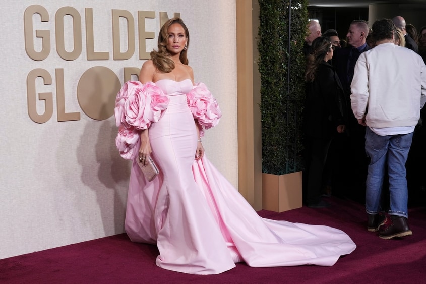 golden globes pink dress Zoe Saldana's Golden Globes 2017 Dress