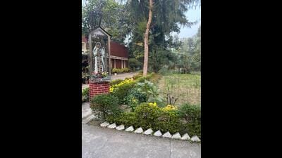 A total parking area of 17,700 square feet has been covered with landscaping, as per the notice issued by the SDM (Central), Chandigarh. (HT Photo)