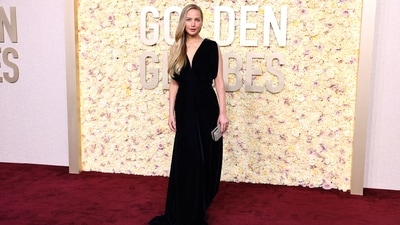 Jennifer Lawrence exuded an air of elegance as her look on the Golden Globes red carpet oozed minimalist style. The actress wore a black Dior gown that featured a luxurious velvet fabric, a comfortable fit and an elongated hemline. To keep her look effortlessly stylish, the actress accessorised with a bedazzled clutch, a sleek silver necklace, matching statement earrings and high heels. Completing the look with a soft peachy make-up, she wore her straight blonde hair loose around her shoulders. (REUTERS)