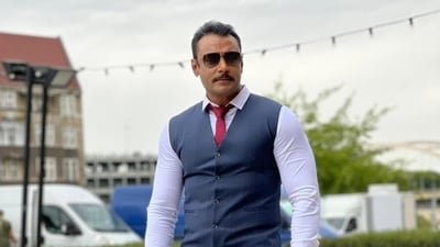 Bengaluru police issues notices to three Kannada actors for partying whole night (Twitter/dasadarshan) Bengaluru police issues notices to three Kannada actors for partying whole night (Twitter/dasadarshan)