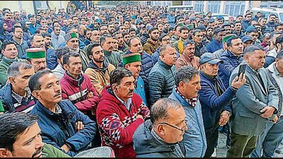 HPSEB staff at a protest rally in Shimla on Monday. Protesters seek removal of MD, restoration of old pension scheme (ANI)