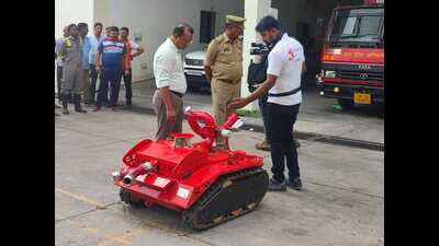 Lucknow CFO Mangesh Kumar testing a robot for dousing fire (HT Photo)