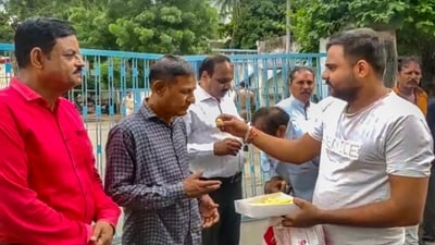 The convicts being welcomed with sweets after their pre-mature relesae in Bilkis Bano case. The convicts being welcomed with sweets after their pre-mature relesae in Bilkis Bano case.