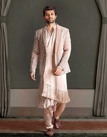 For the day time wedding festivities, choose a pastel-hued kurta set like actor Vijay Devarakonda (Photo: Instagram) For the day time wedding festivities, choose a pastel-hued kurta set like actor Vijay Devarakonda (Photo: Instagram)
