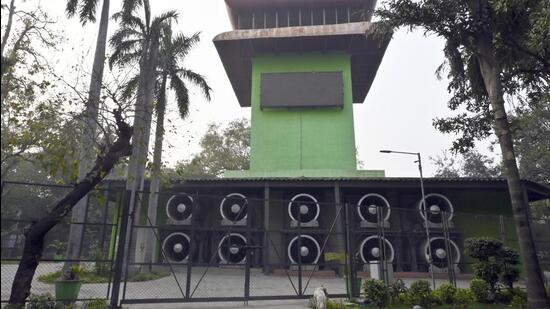 DPCC said the smog tower was shut for a brief period on Sunday and is fully operational on Monday. (Sanjeev Verma/HT Photo)