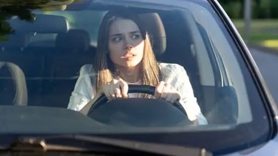 Feelings of dread and stomachache are symptoms of driving anxiety that we should know about.&nbsp;(Unsplash)