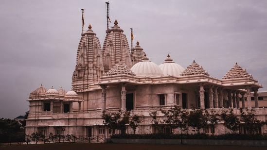 Vadodara, Gujarat: In Vadodara, located in the western state of Gujarat, Makar Sankranti is celebrated with great enthusiasm, especially during the festival of Uttarayan. Uttarayan is synonymous with kite flying, and the city becomes a colorful spectacle with the sky filled with kites of various shapes and sizes.&nbsp;&nbsp;(Unsplash)