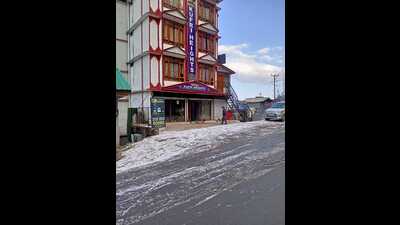 Kufri received season’s first snowfall on Tuesday. (HT Photo)