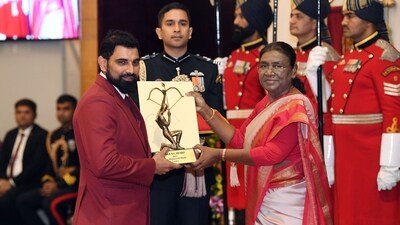 President Droupadi Murmu confers the Arjuna Award, 2023 to Mohammad Shami for his achievements in Cricket at Rashtrapati Bhavan, in New Delhi on Tuesday (Shrikant Singh) President Droupadi Murmu confers the Arjuna Award, 2023 to Mohammad Shami for his achievements in Cricket at Rashtrapati Bhavan, in New Delhi on Tuesday (Shrikant Singh)