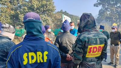 During the process of stopping the leakage, two men from fire services complained of dizziness and a burning sensation in their eyes. During the process of stopping the leakage, two men from fire services complained of dizziness and a burning sensation in their eyes.