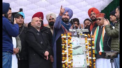Former Punjab Congress chief Navjot Singh Sidhu addressing a rally in Hoshiarpur on Tuesday.Harpreet Kaur/HT Photo Former Punjab Congress chief Navjot Singh Sidhu addressing a rally in Hoshiarpur on Tuesday.Harpreet Kaur/HT Photo