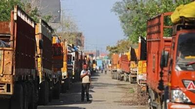 In central Kashmir, particularly capital city of Srinagar, the strike did not have much impact as another transport union, Kashmir Transport Welfare Association ,had dissociated from the strike (HT File) In central Kashmir, particularly capital city of Srinagar, the strike did not have much impact as another transport union, Kashmir Transport Welfare Association ,had dissociated from the strike (HT File)