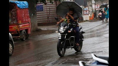 Many people were seen cautioning other motorists to drive slowly. (RAVINDRA JOSHI/ HT PHOTO)