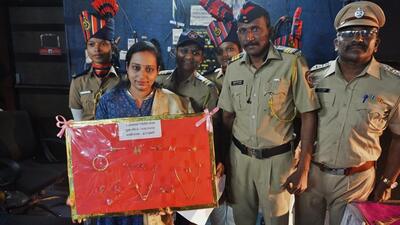 Thane, India - January ,08, 2024: On the occasion of Police Foundation Day, Thane Police has recovered the stolen goods and jewelery of the citizens and returned them to the citizens ,in Thane, in Mumbai, India, on, Monday, January ,08, 2024. ( Praful Gangurde / HT Photo ) Thane, India - January ,08, 2024: On the occasion of Police Foundation Day, Thane Police has recovered the stolen goods and jewelery of the citizens and returned them to the citizens ,in Thane, in Mumbai, India, on, Monday, January ,08, 2024. ( Praful Gangurde / HT Photo )
