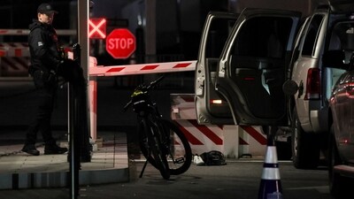 A member of the U.S. Secret Service stands at the site of a vehicle crash on a perimeter gate of the White House, while U.S. President Joe Biden was away on a trip, in Washington, U.S., January 8, 2024.  REUTERS/Leah Millis (REUTERS)