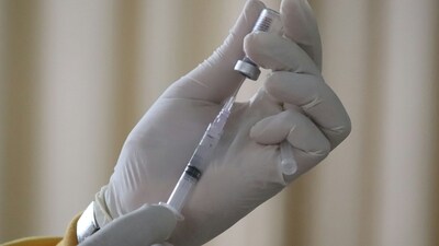 A research finding has indicated that men maintain stable rates of detecting incident genital HPV across various age groups. A research finding has indicated that men maintain stable rates of detecting incident genital HPV across various age groups.