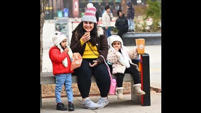 While a fresh western disturbance (WD) is active in the region, the day temperature is likely to start increasing from Thursday onwards (Keshav Singh/HT) While a fresh western disturbance (WD) is active in the region, the day temperature is likely to start increasing from Thursday onwards (Keshav Singh/HT)