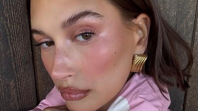 Hailey Bieber dons the Sugar Plum Fairy makeup (Instagram) Hailey Bieber dons the Sugar Plum Fairy makeup (Instagram)