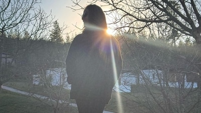 Mira shared a picture with the setting sun in the backdrop and mentioned that the “boys took the best photos”, seemingly giving the picture credit to Shahid Kapoor and Ishaan Khatter.&nbsp; 