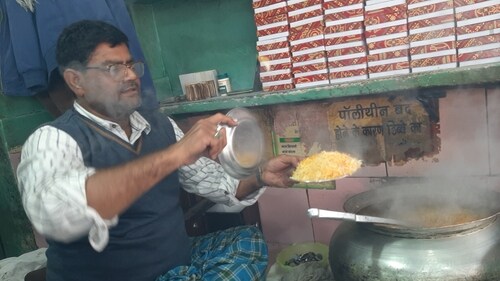 Abu Bakar at Idrees Biryani (Deep Saxena/HT) Abu Bakar at Idrees Biryani (Deep Saxena/HT)