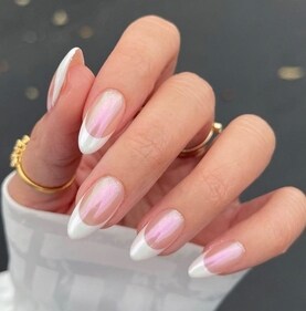 Chrome French nails (Photo: Instagram) Chrome French nails (Photo: Instagram)