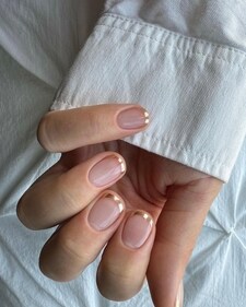 Gold tips nail manicure (Photo: Instagram) Gold tips nail manicure (Photo: Instagram)