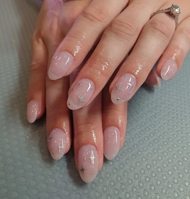 Silver sparkly nails are perfect for the wedding season (Photo: Instagram) Silver sparkly nails are perfect for the wedding season (Photo: Instagram)