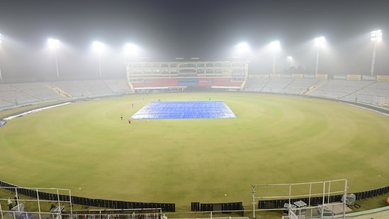Fog Over the PCA Stadium in Mohali on Tuesday (Ravi Kumar/Hindustan Times )