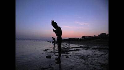 A-Hindu-holy-man-offers-prayers-by-the-Saryu-River. (AP File Photo) A-Hindu-holy-man-offers-prayers-by-the-Saryu-River. (AP File Photo)
