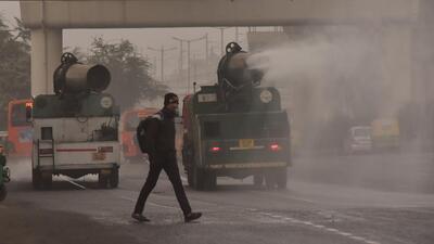 An anti-smog gun sprays water into the atmosphere to reduce dust pollution at Anand Vihar in New Delhi on January 6. (Sakib Ali/HT Photo) An anti-smog gun sprays water into the atmosphere to reduce dust pollution at Anand Vihar in New Delhi on January 6. (Sakib Ali/HT Photo)