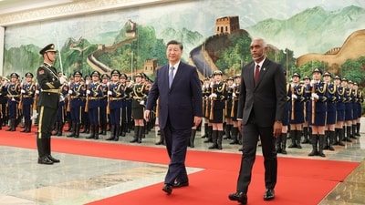 Chinese President Xi Jinping and Maldivian President Mohamed Muizzu attend a welcome ceremony at the Great Hall of the People in Beijing on January 10. (Reuters)