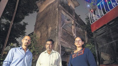 Four families have been staying in Castelino Building since the 1960s after they migrated from Goa. (HT Photo)