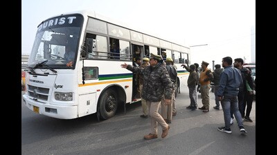 Noida traffic police during a vehicle checking drive earlier this month. The department has tightened enforcement on those caught driving on the wrong side. (Sunil Ghosh/HT Photo) Noida traffic police during a vehicle checking drive earlier this month. The department has tightened enforcement on those caught driving on the wrong side. (Sunil Ghosh/HT Photo)