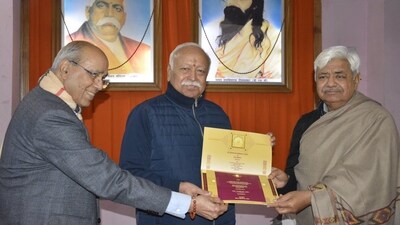 RSS Chief Mohan Bhagwat receives the invitation to the Ram Mandir Pran Pratishtha ceremony (PTI) RSS Chief Mohan Bhagwat receives the invitation to the Ram Mandir Pran Pratishtha ceremony (PTI)