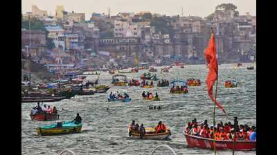 Tourists enjoying boat ride in Kashi on Wednesday. (Rajesh Kumar/HT)