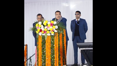 Union minister Nitin Gadkari announcing projects during a function in Hoshiarpur on Wednesday. (HT ) Union minister Nitin Gadkari announcing projects during a function in Hoshiarpur on Wednesday. (HT )